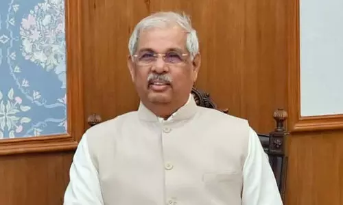 രാജ്​ഭവനിലെ കാവിക്കൊടിയേന്തിയ ഭാരതാംബ: ദേശീയപതാകയെ അപമാനിക്കുന്നതിന്​ തുല്യമെന്ന്​ ഗവർണർക്ക്​ കത്ത്​