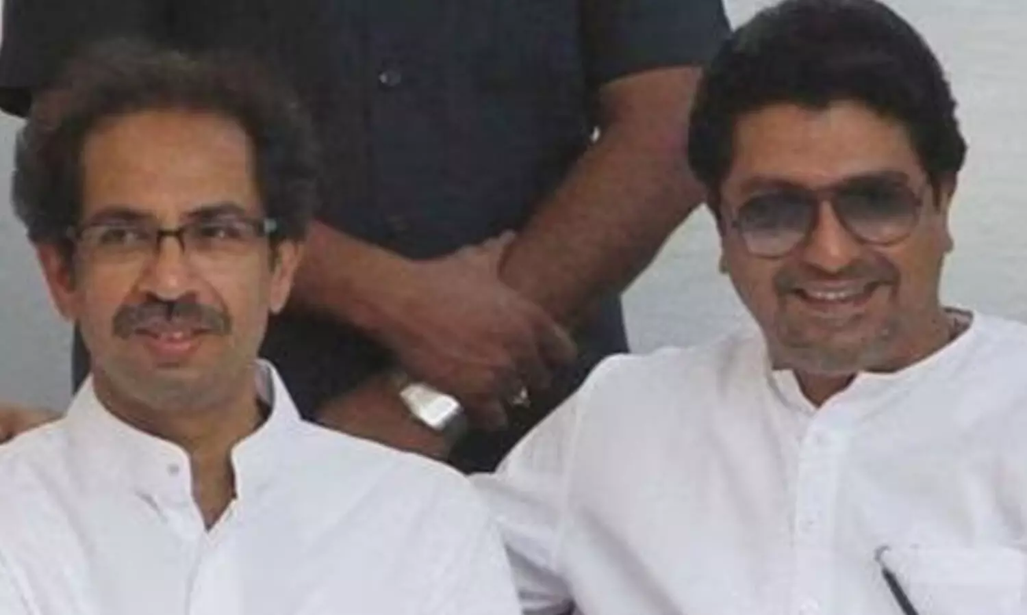 ഹി​ന്ദി നി​ർ​ബ​ന്ധം; മ​ഹാ​രാ​ഷ്ട്ര സ​ർ​ക്കാ​റി​നെ​തി​രെ രാ​ജ്​-​ഉ​ദ്ധ​വ്​ സം​യു​ക്ത മാ​ർ​ച്ച്​