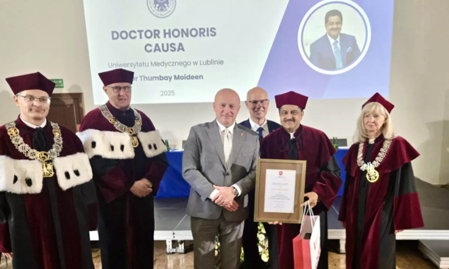 ഡോ. ​തും​ബെ മൊ​യ്തീ​ന്​ ഓ​ണ​റ​റി ഡോ​ക്ട​റേ​റ്റ്