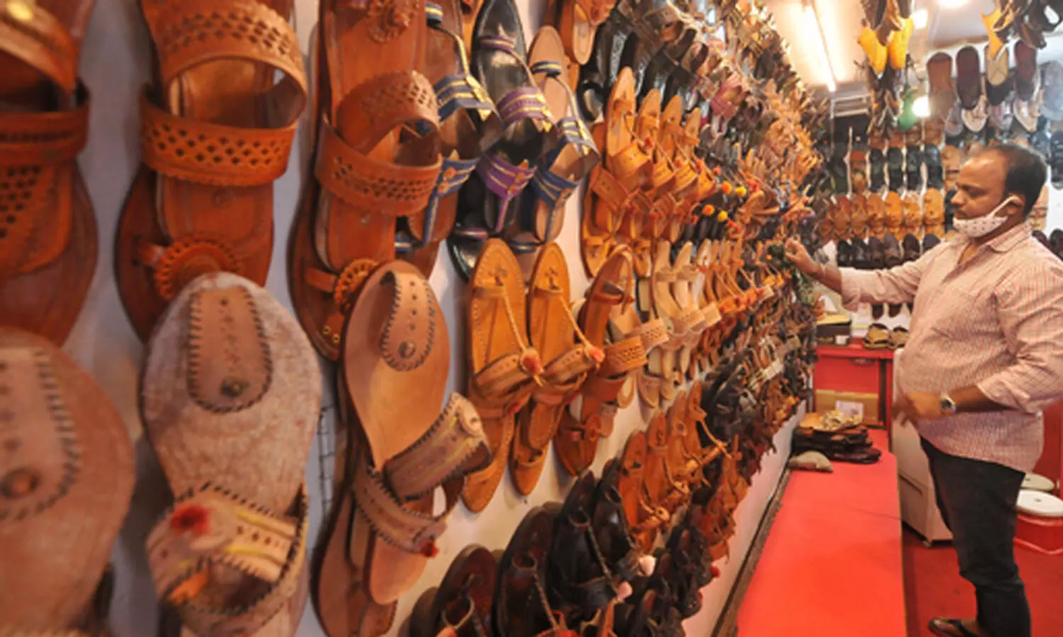 അത് ഇന്ത്യൻ മോഡലിനെ കോപ്പിയടിച്ചത് തന്നെ; ഒടുവിൽ സമ്മതിച്ച് ഇറ്റാലിയൻ ആഡംബര ബ്രാൻഡ് പ്രാഡ