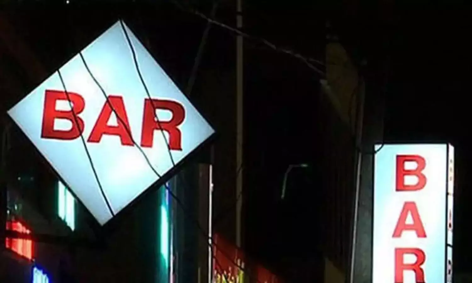 വീണ്ടും ടച്ചിങ്സ് ചോദിച്ച യുവാക്കളെ ബാർ ജീവനക്കാർ മർദിച്ചു, ഗുരുതര പരിക്ക്