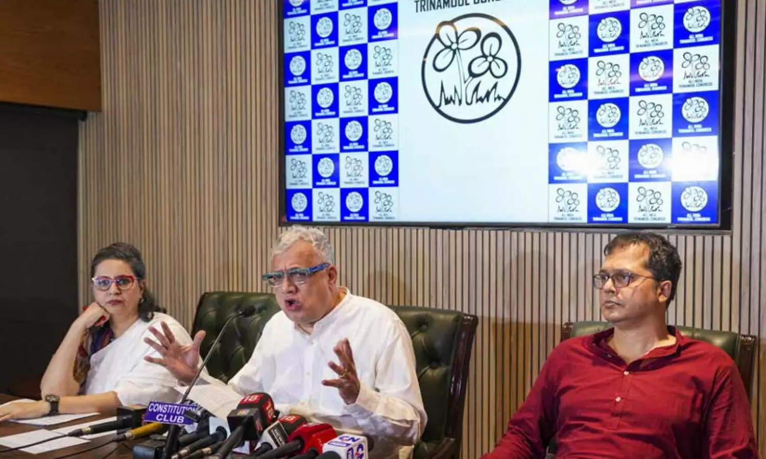 തെരഞ്ഞെടുപ്പ് കമീഷൻ യഥാർത്ഥത്തിൽ അതുതന്നെയാണോ? അതോ ബി.ജെ.പിയുടെ ബ്രാഞ്ച് ഓഫി​​​സോ?- വിമർ​ശനവുമായി തൃണമൂൽ