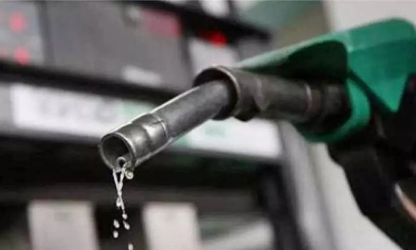 വാഹനങ്ങളിൽ ഇന്ധനം നിറക്കുന്ന സമയത്ത് പുകവലി വേണ്ട