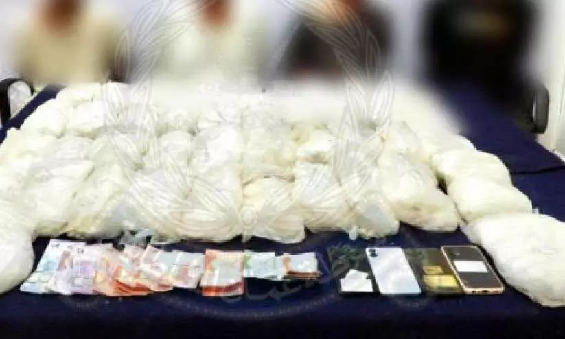 45 കിലോ ഹെറോയിനുമായി നാല് അഫ്ഗാനികൾ പിടിയിൽ 45 കിലോ ഹെറോയിനുമായി നാല് അഫ്ഗാനികൾ പിടിയിൽ