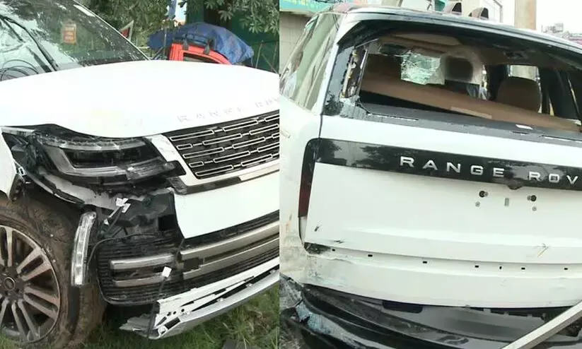 ലോറിയിൽനിന്ന് ഇറക്കുന്നതിനിടെ റേഞ്ച് റോവർ പാഞ്ഞുകയറി ഷോറൂം ജീവനക്കാരൻ മരിച്ചത് ഓടിച്ചയാളുടെ പിഴവ്, വണ്ടിയുടെ പ്രശ്നമല്ല -എം.വി.ഡി ലോറിയിൽനിന്ന് ഇറക്കുന്നതിനിടെ റേഞ്ച് റോവർ പാഞ്ഞുകയറി ഷോറൂം ജീവനക്കാരൻ മരിച്ചത് ഓടിച്ചയാളുടെ പിഴവ്, വണ്ടിയുടെ പ്രശ്നമല്ല -എം.വി.ഡി