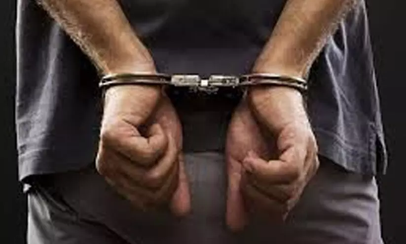 സോ​ഷ്യ​ൽ മീ​ഡി​യ ദു​രു​പ​യോ​ഗം ചെ​യ്ത മൂ​ന്നു​പേ​ർ അ​റ​സ്റ്റി​ൽ