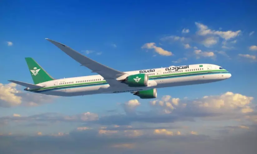 പ​റ​ക്കു​ന്ന​തി​നി​ടെ വി​മാ​ന​ത്തി​ലെ കാ​ബി​ൻ മാ​നേ​ജ​ർ മ​രി​ച്ചു