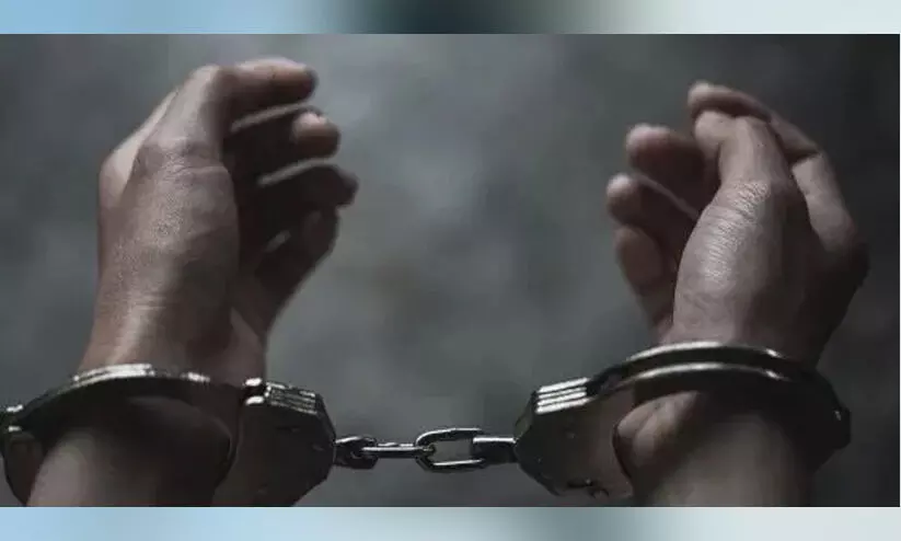 പാ​കി​സ്​​താ​നി യു​വ​തി​യെ ശ​ല്യം ചെ​യ്​​ത​വ​ർ പി​ടി​യി​ൽ