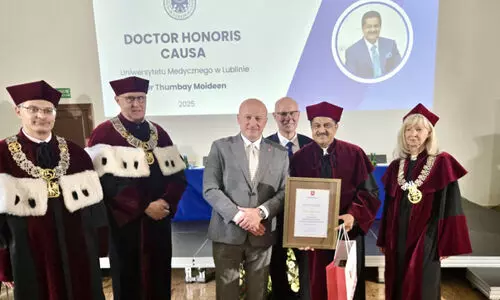 ഡോ. ​തും​ബെ മൊ​യ്തീ​ന്​ ഓ​ണ​റ​റി ഡോ​ക്ട​റേ​റ്റ്