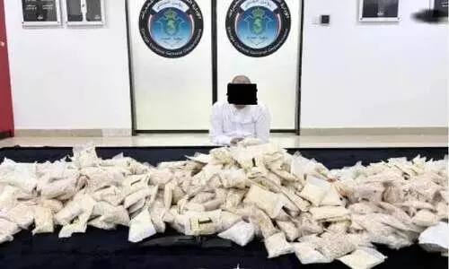 ദശലക്ഷം ഗുളികകൾ പിടിച്ചെടുത്തു; വൻതോതിൽ ലഹരിവസ്തുക്കളുമായി ഒരാൾ പിടിയിൽ ദശലക്ഷം ഗുളികകൾ പിടിച്ചെടുത്തു; വൻതോതിൽ ലഹരിവസ്തുക്കളുമായി ഒരാൾ പിടിയിൽ