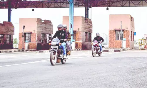 ഇരുചക്ര വാഹനങ്ങൾക്കും ടോൾ നൽകണോ? വിവാദങ്ങളിൽ പ്രതികരിച്ച് നിതിൻ ഗഡ്കരി