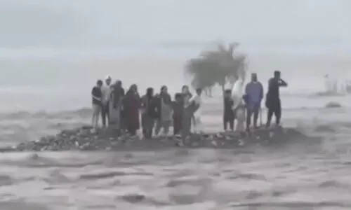 പാകിസ്താനിലെ സ്വാത് നദിയിലുണ്ടായ വെള്ളപ്പൊക്കത്തിൽ  യാത്രാസംഘത്തിലെ 18പേർ ഒഴുകിപ്പോയി; 12 പേരുടെ മൃതദേഹങ്ങൾ കണ്ടെടുത്തു