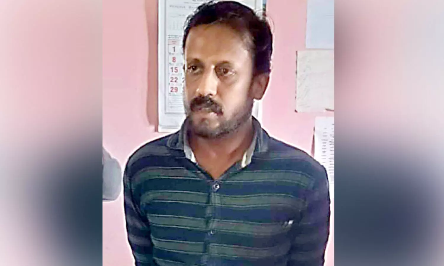 ത​ണ്ട​പ്പേ​ർ സ​ർ​ട്ടി​ഫി​ക്ക​റ്റി​ന് കൈ​ക്കൂ​ലി: വി​ല്ലേ​ജ് ഫീ​ൽ​ഡ് അ​സി​സ്റ്റ​ന്റ് വി​ജി​ല​ൻ​സ് പി​ടി​യി​ൽ