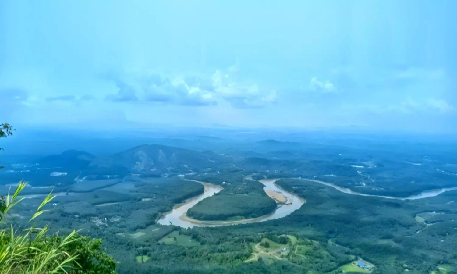 ആ പുഴ പിന്നെയും ഒഴുകി