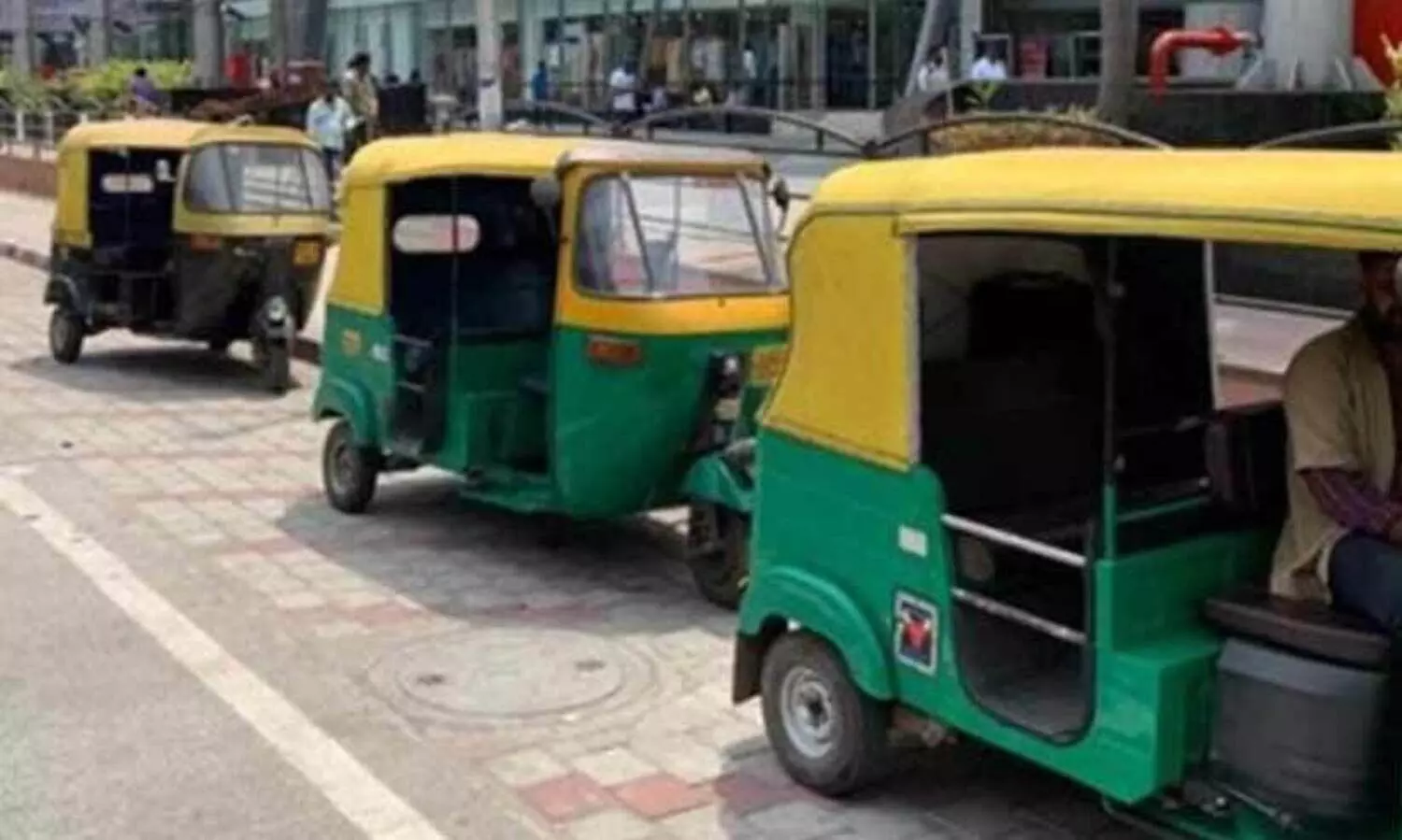 ഓൺലൈനായി ഓട്ടോ ബുക്ക് ചെയ്യും, ലൊക്കേഷനടുത്തെത്തുമ്പോൾ ക്യാൻസൽ ചെയ്ത് വീണ്ടും ബുക്ക് ചെയ്യും; ടാക്സി ചാർജ് കുറച്ച് കിട്ടാനുള്ള കുറുക്കു വഴി റെഡിറ്റിൽ പങ്ക് വെച്ച് യുവാവ്; പിന്നാലെ വിമർശനവും