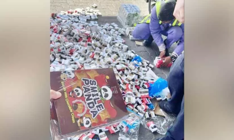 ഭ​ക്ഷ​ണ പാ​ക്ക​റ്റി​ൽ ഒ​ളി​പ്പി​ച്ച നി​ല​യി​ൽ സി​ഗ​ര​റ്റു​ക​ൾ; 323 കാ​ര്‍ട്ട​ൻ പി​ടി​കൂ​ടി