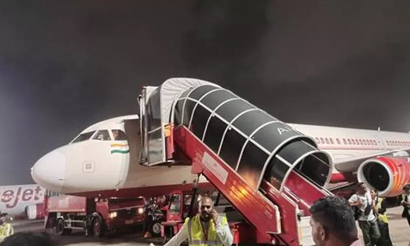 കാബിനിൽ നിന്ന് കരിഞ്ഞ മണം; 45 മിനിറ്റ് യാത്രക്ക് ശേഷം എയർ ഇന്ത്യ വിമാനം തിരികെ പറന്നു