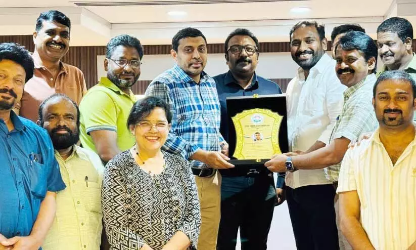 കെ.​വി. ആ​ഷി​ക്കി​ന് ജു​ബൈ​ൽ ഒ.​ഐ.​സി.​സി​യു​ടെ ആ​ദ​രം