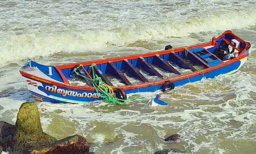 മുതലപ്പൊഴിയിൽ വീണ്ടും മത്സ്യബന്ധനവള്ളം മറിഞ്ഞു