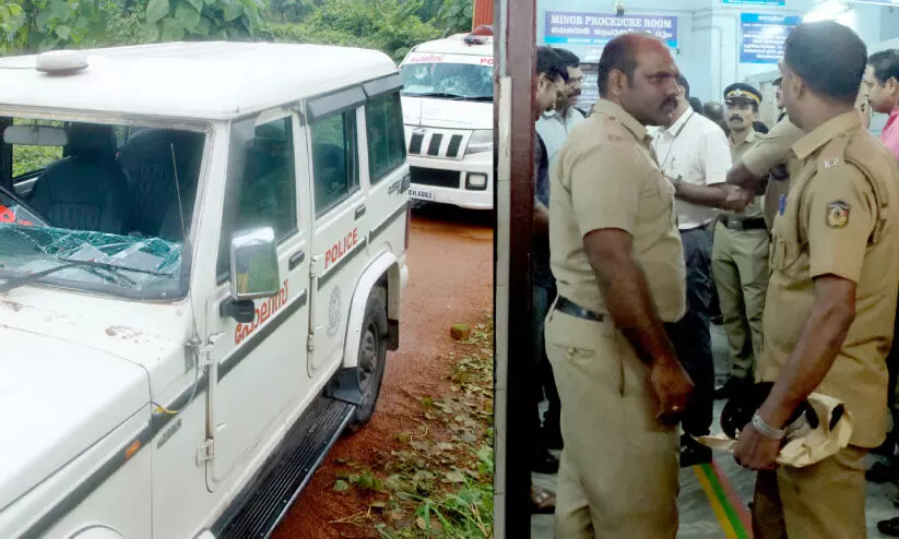 ആക്രമണത്തിൽ കലാശിച്ചത് ജന്മദിനാഘോഷം; നിരവധി പേർ എത്തിയതായി സൂചന ആക്രമണത്തിൽ കലാശിച്ചത് ജന്മദിനാഘോഷം; നിരവധി പേർ എത്തിയതായി സൂചന