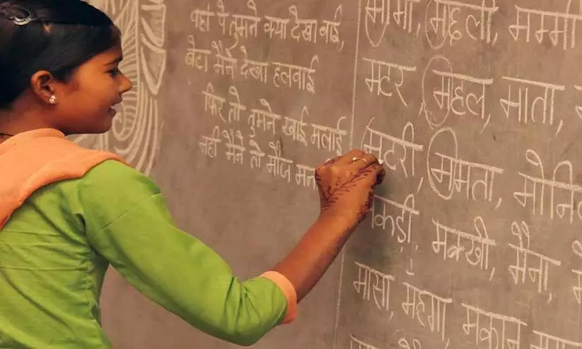 പ്രാഥമിക വിദ്യാലയങ്ങളിൽ ഹിന്ദിയെ മൂന്നാംഭാഷ ആക്കിയ ഉത്തരവ് പിൻവലിച്ച് മഹാരാഷ്ട്ര സർക്കാർ