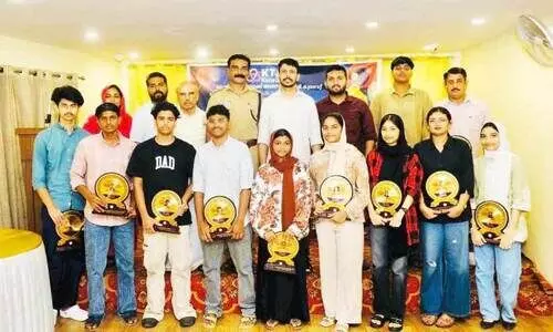 മി​ക​ച്ച വി​ജ​യം നേ​ടി​യ വി​ദ്യാ​ർ​ഥി​ക​ളെ ആ​ദ​രി​ച്ചു