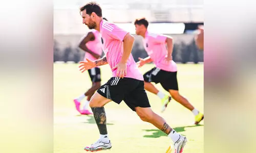 മെ​സ്സി Vs പി.​എ​സ്.​ജി