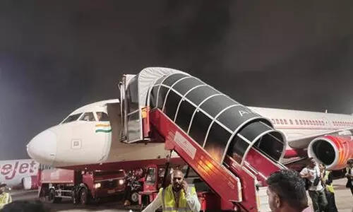 കാബിനിൽ നിന്ന് കരിഞ്ഞ മണം; 45 മിനിറ്റ് യാത്രക്ക് ശേഷം എയർ ഇന്ത്യ വിമാനം തിരികെ പറന്നു