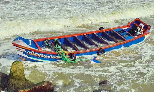 മുതലപ്പൊഴിയിൽ വീണ്ടും മത്സ്യബന്ധനവള്ളം മറിഞ്ഞു