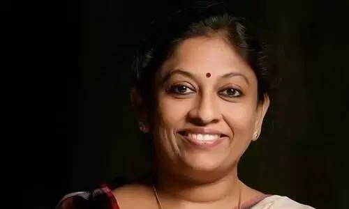 മിണ്ടാതിരുന്നാൽ എല്ലാവരുടെയും നല്ലകുട്ടിയാകാം, പക്ഷേ, മെച്ചപ്പെട്ട ലോകം സ്വപ്നം കാണുന്ന പുതിയ തലമുറയെ മുന്നിൽക്കാണുന്നു - കെ.ആർ മീര