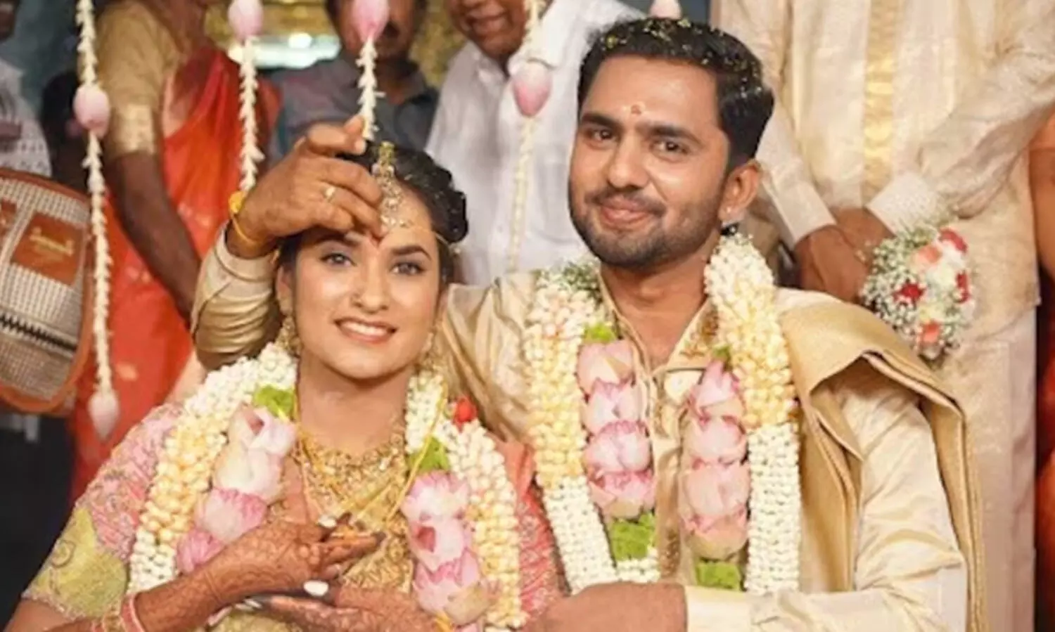 സോറി..അപ്പാ..ഞാൻ പോകുന്നു; 300 പവൻ സ്വർണവും 70 ലക്ഷത്തിന്റെ വോൾവോ കാറും നൽകിയിട്ടും സ്ത്രീധനപീഡനം; യുവതി ജീവനൊടുക്കി, മൂന്നുപേർ അറസ്റ്റിൽ