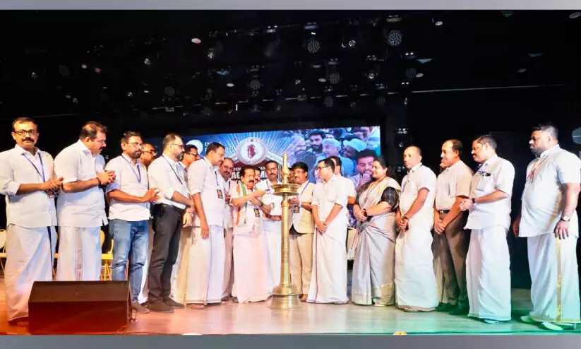 കേ​ര​ള മോ​ഡ​ലി​ന് നി​റം മ​ങ്ങി - ചെ​ന്നി​ത്ത​ല