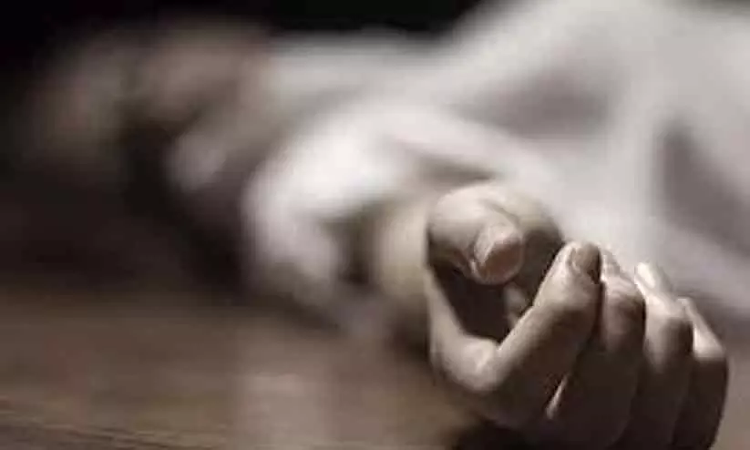 ഈരാറ്റുപേട്ടയിൽ ദമ്പതികളെ വീട്ടിൽ മരിച്ച നിലയിൽ കണ്ടെത്തി ഈരാറ്റുപേട്ടയിൽ ദമ്പതികളെ വീട്ടിൽ മരിച്ച നിലയിൽ കണ്ടെത്തി