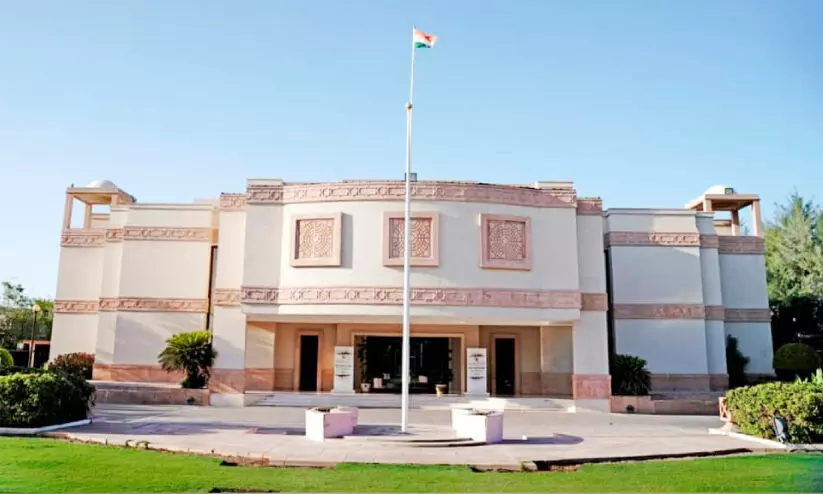 ഇ​ന്ത്യ​ൻ ​പ്ര​വാ​സി​ക​ൾ​ക്ക് ആ​ശ്വാ​സം; 11 വി​സ സ​ർ​വി​സ് കേ​ന്ദ്ര​ങ്ങ​ള്‍ വ​രു​ന്നു