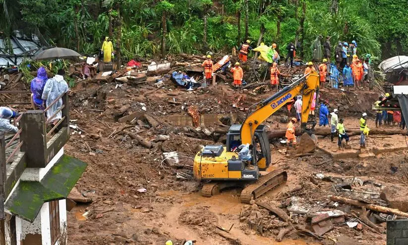 ഉരുൾ ദുരന്തം: അതിജീവിതര്ക്ക് ജീവനോപാധിയായി നൽകിയത് 9.07 കോടി ഉരുൾ ദുരന്തം: അതിജീവിതര്ക്ക് ജീവനോപാധിയായി നൽകിയത് 9.07 കോടി