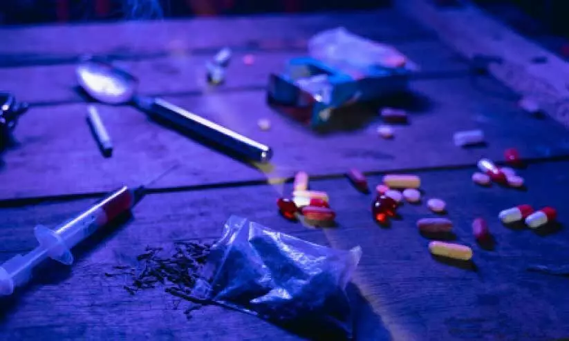 ഊടുവഴികളിൽ പരിശോധനയില്ല; അതിർത്തി കടന്നുള്ള ലഹരിക്കടത്ത് സജീവം ഊടുവഴികളിൽ പരിശോധനയില്ല; അതിർത്തി കടന്നുള്ള ലഹരിക്കടത്ത് സജീവം