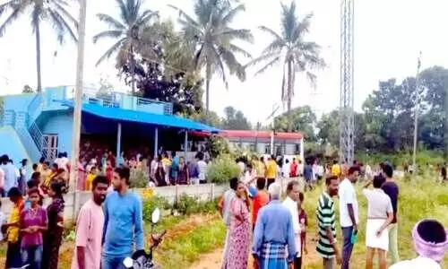 കെ.​എ​സ്.​ആ​ർ.​ടി.​സി ബ​സ് വീ​ട്ടി​ലേ​ക്ക് ഇ​ടി​ച്ചു​ക​യ​റി; 35 പേ​ർ​ക്ക് പ​രി​ക്ക്