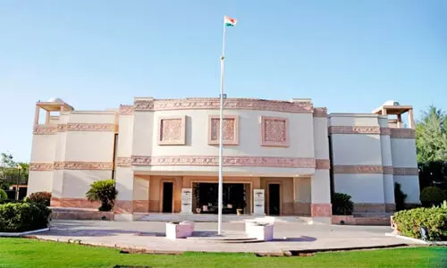 ഇ​ന്ത്യ​ൻ ​പ്ര​വാ​സി​ക​ൾ​ക്ക് ആ​ശ്വാ​സം; 11 വി​സ സ​ർ​വി​സ് കേ​ന്ദ്ര​ങ്ങ​ള്‍ വ​രു​ന്നു