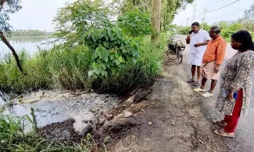 പ​രാ​തി ന​ൽ​കി​യിട്ടും അ​വ​സാ​ന​മി​ല്ല; പെ​രു​മ്പു​ഴ​യി​ൽ ക​ക്കൂ​സ് മാ​ലി​ന്യം ത​ള്ള​ൽ തു​ട​ർ​ക്ക​ഥ