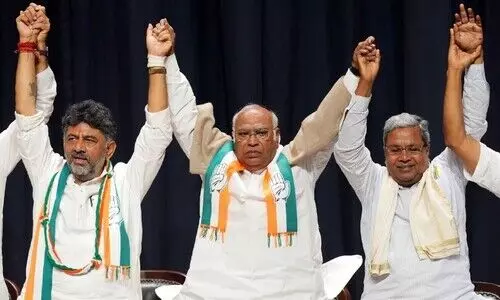 ഡി.കെ. ശിവകുമാർ കർണാടക മുഖ്യമന്ത്രിയാകും? സിദ്ധരാമയ്യയെ മാറ്റുമെന്ന അഭ്യൂഹം തള്ളാതെ ഖാർഗെ, ഹൈകമാൻഡ് തീരുമാനിക്കുമെന്ന് മറുപടി