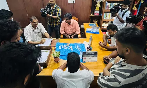 ‘രണ്ട് ദിവസത്തിനുള്ളിൽ കുറ്റക്കാരായ അധ്യാപകർക്കെതിരെ നടപടി സ്വീകരിക്കും’; എസ്.എഫ്.ഐ സമ്മേളനത്തിന് സ്കൂൾ അവധി നൽകിയതിൽ പ്രതിഷേധിച്ച് ഡി.ഡി.ഇയെ കെ.എസ്‌.യു ഉപരോധിച്ചു