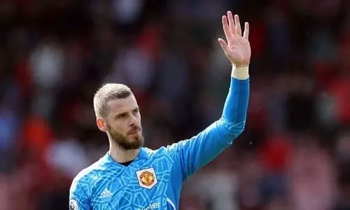 ജോ​ണി ഇ​വാ​ൻ​സ് ക​ളി നി​ർ​ത്തി