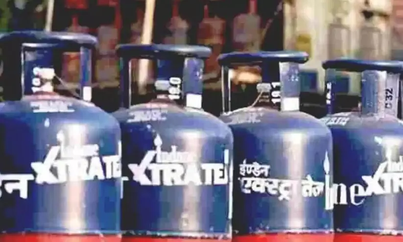 വാണിജ്യ സിലിണ്ടറിന് വീണ്ടും വില ഇളവ് പ്രഖ്യാപിച്ചു; കുറച്ചത് 58.50 രൂപ; ഗാർഹിക സിലിണ്ടറുകളുടെ വിലയിൽ മാറ്റമില്ല