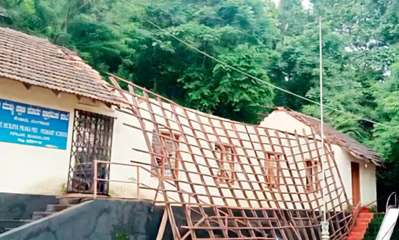 സ്കൂ​ൾ മേ​ൽ​ക്കൂ​ര ത​ക​ർ​ന്ന് വി​ദ്യാ​ർ​ഥി​ക്ക് പ​രി​ക്ക്