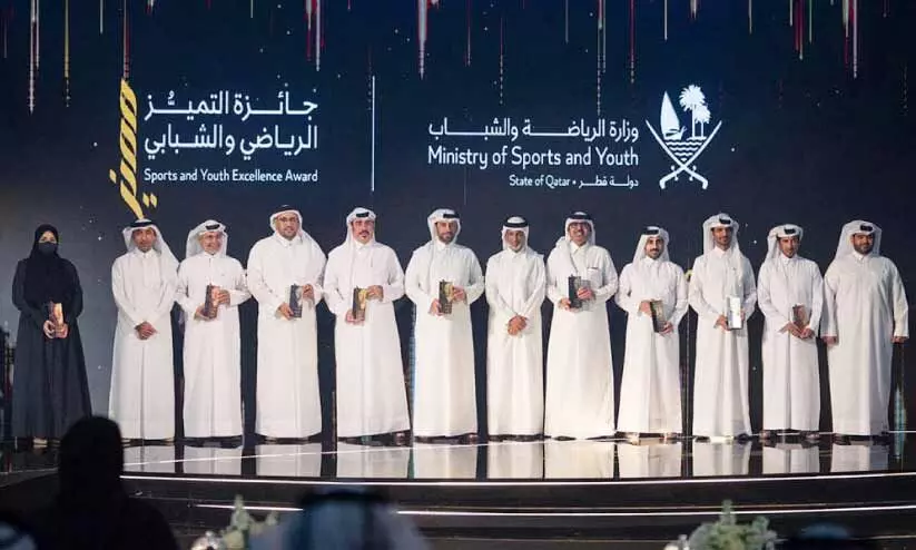 സ്പോർട്സ് ആൻഡ് യൂത്ത് എക്സലൻസ് അവാർഡ് വിജയികൾക്ക് പുരസ്കാരങ്ങൾ സമ്മാനിച്ചു സ്പോർട്സ് ആൻഡ് യൂത്ത് എക്സലൻസ് അവാർഡ് വിജയികൾക്ക് പുരസ്കാരങ്ങൾ സമ്മാനിച്ചു