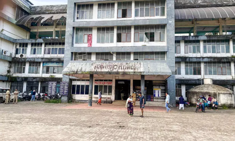 ആ​ല​പ്പു​ഴ മെ​ഡി​ക്ക​ല്‍ കോ​ള​ജ്; അ​സൗ​ക​ര്യ​ങ്ങ​ളു​ടെ ചി​കി​ത്സാ​കേ​ന്ദ്രം