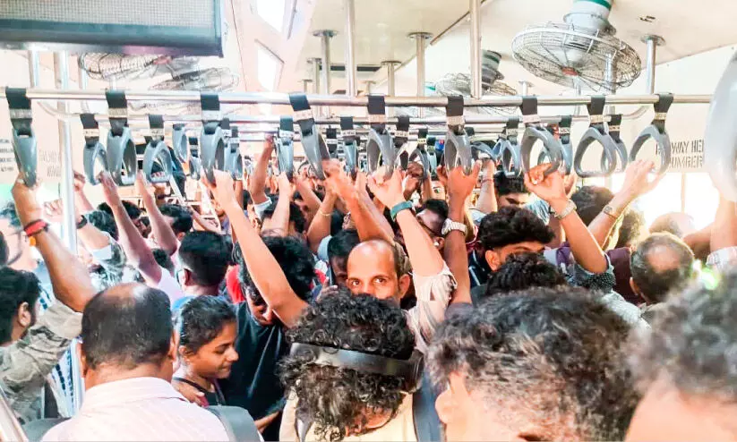 പരിഹാരമില്ലാതെ യാത്രക്ലേശം പരിഹാരമില്ലാതെ യാത്രക്ലേശം