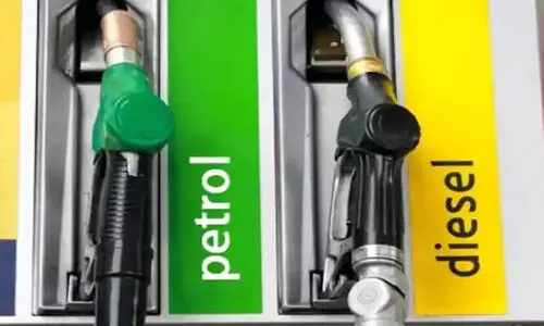 രാ​ജ്യ​ത്ത്​ ഇ​ന്ധ​ന വി​ല​യി​ൽ നേ​രി​യ വ​ർ​ധ​ന