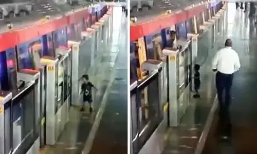 മുംബൈ മെട്രോ ട്രെയിനിൽ നിന്ന് രണ്ടു വയസുകാരൻ അബദ്ധത്തിൽ ചാടിയിറങ്ങി, വാതിലുകളുമടഞ്ഞു, രക്ഷപ്പെട്ടത് തലനാരിഴക്ക്; വൈറലായി വിഡിയോ