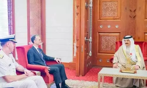 ഹ​മ​ദ് രാ​ജാ​വു​മാ​യി കൂ​ടി​ക്കാ​ഴ്ച ന​ട​ത്തി അ​മേ​രി​ക്ക​ൻ അം​ബാ​സ​ഡ​ർ